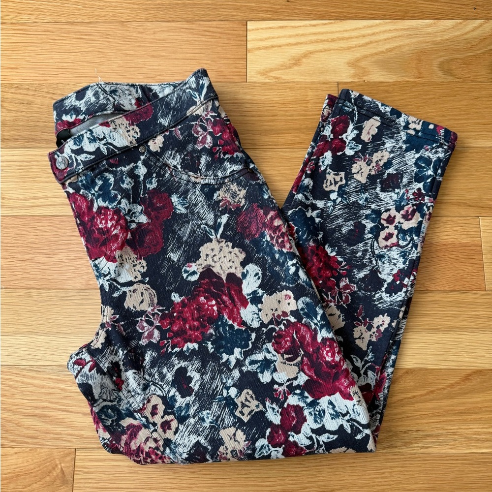 HUE Floral Print Capris - Red and Blue